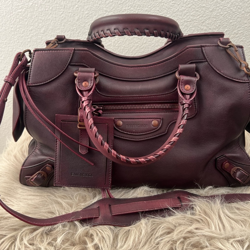 Balenciaga Medium Neo classic shoulder bag burgundy color